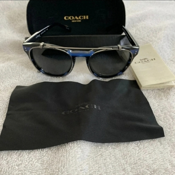 Sunglasses - Picture 4 of 4